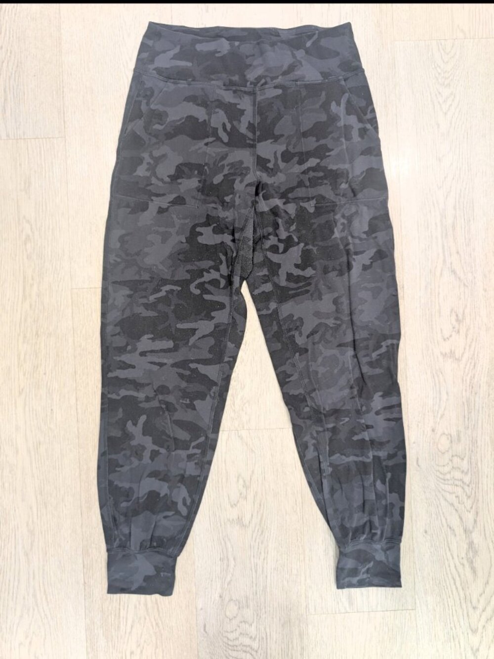 Lululemon joggers size 8